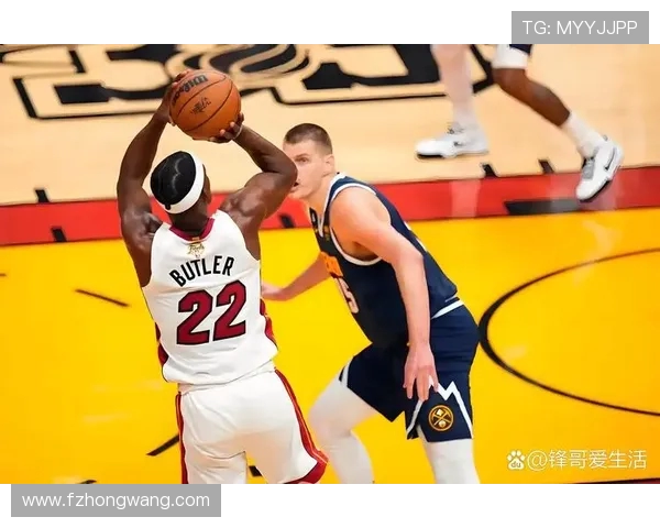 奇才与骑士激战正酣 双方球员全力拼搏争夺胜利 奇才与骑士激战正酣 双方球员全力拼搏争夺胜利